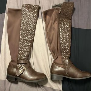 Clearing out my closet: brown boots